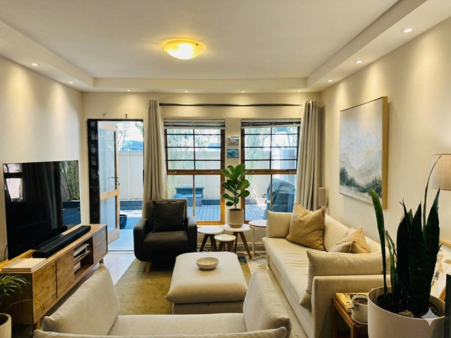 2 Bedroom Property for Sale in Sea Point Western Cape